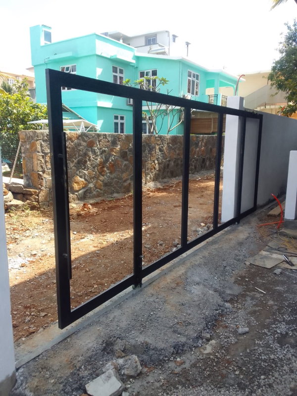 New gate with our tubes at Triolet